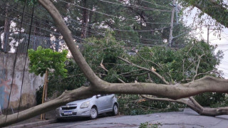 Στο σκοτάδι εκατοντάδες χιλιάδες νοικοκυριά από τους θυελλώδεις ανέμους στο Σάο Πάολο