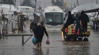 Η κακοκαιρία Byron σαρώνει τη Γάζα – Πλημμύρισαν οι σκηνές στους καταυλισμούς των εκτοπισμένων