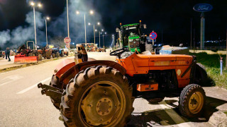 Αγρότες: Στα διόδια Αφιδνών άνοιξαν τις μπάρες για να περάσουν δωρεάν οι οδηγοί