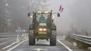 Στους δρόμους οι αγρότες και στη Γαλλία - Διαδηλώσεις, μπλόκα και συμπλοκές με την αστυνομία