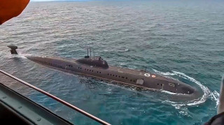 Ουκρανικά drones χτύπησαν για πρώτη φορά ρωσικό υποβρύχιο που μετέφερε πυραύλους κρουζ