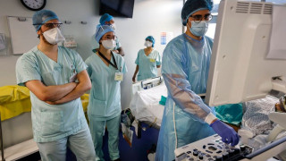 «Σούπερ γρίπη» δοκιμάζει τα βρετανικά νοσοκομεία: Έκκληση στους γιατρούς να αναβάλλουν την απεργία