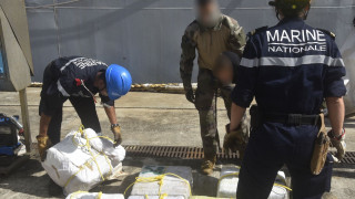 «Μπλόκο» σε μεγάλη ποσότητα κοκαΐνης - To ελληνικό πλοίο, οι συλλήψεις και η διαδρομή θρίλερ