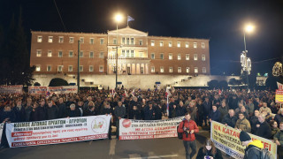 Σε εξέλιξη η συγκέντρωση για τον προϋπολογισμό στην Αθήνα - Ποιοι δρόμοι έχουν κλείσει