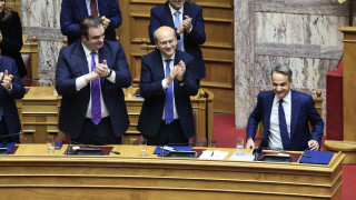 Τα μέτρα Μητσοτάκη για στεγαστικό, η παρέμβαση Χατζηδάκη για αγρότες και ο... αέρας Πιερρακάκη