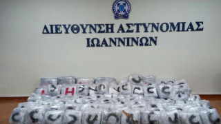 Ιωάννινα: 23χρονη με το παιδί της στο τζιπ μετέφερε 215 κιλά κάνναβης - Συνελήφθη μετά από καταδίωξη