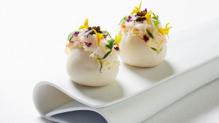 Michelin Guide: Θεσσαλονίκη και Σαντορίνη εντάσσονται στις αξιολογήσεις του Οδηγού Michelin