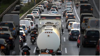 Κίνηση: Στο «κόκκινο» Κηφισός και κέντρο - Στα 30 λεπτά οι καθυστερήσεις στην Αττική Οδό