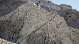 Φωτογράφος ανακάλυψε κατά τύχη 20.000 ίχνη δεινοσαύρων σε εθνικό πάρκο της Ιταλίας