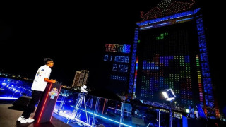 Tetris στον ουρανό: Έπαιξαν το παιχνίδι στο Ντουμπάι χρησιμοποιώντας 2.800 drones