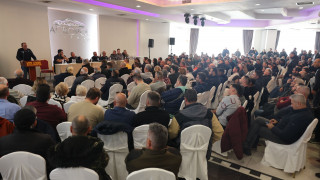 Κλιμακώνουν οι αγρότες: «Η κυβέρνηση μας εμπαίζει» - «Ναι» σε διέλευση από τα μπλόκα τα Χριστούγεννα