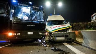 Λάρισα: Ασθενοφόρο έπεσε σε κλούβα αστυνομίας στο μπλόκο Πλατυκάμπου - Τραυματίστηκε ο συνοδηγός