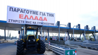 Αγρότες: Επιμένουν στα μπλόκα - Ανοίγουν διόδια και λωρίδες από σήμερα για τους ταξιδιώτες