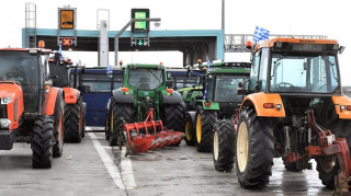 Χριστούγεννα στα μπλόκα: Πώς θα ταξιδέψουν οι εκδρομείς - Ανοιχτά διόδια μέχρι το μεσημέρι