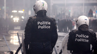 Βρυξέλλες: Άγνωστοι έριξαν κόκκινη μπογιά στο προξενείο της Πολωνίας