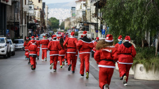 Athens Santa Run: Πλημμύρισαν πάνω από 1.000 Άγιοι Βασίληδες το κέντρο της Αθήνας