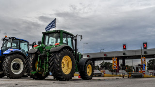 Ανοίγουν ξανά τα διόδια οι αγρότες: Αμετακίνητα τα μπλόκα - Νέα σύσκεψη σήμερα στη Λάρισα