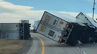 ΗΠΑ: Ριπές ανέμων έως 232 χλμ/ώρα ανατρέπουν νταλίκες σε αυτοκινητόδρομους του Γουαϊόμινγκ