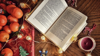 Bookreads: Όταν η λογοτεχνία βάζει τα καλά της - 10 κλασικά βιβλία για τις γιορτές