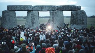 Όταν ο ήλιος νικά το σκοτάδι: Τα αρχαία μνημεία που «χαιρετούν» το χειμερινό ηλιοστάσιο
