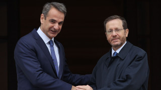 Επίσκεψη Μητσοτάκη - Χέρτζογκ στο σπίτι δολοφονημένου Έλληνα, Ιωνά Καρούση