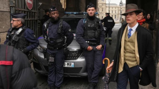 Ο νεαρός με το φεντόρα και ο... κλεπτομανής γάτος: Ιστορίες που μας έκαναν να χαμογελάσουμε το 2025