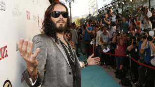 Αντιμέτωπος με νέες κατηγορίες για βιασμό και σεξουαλική κακοποίηση ο ηθοποιός Ράσελ Μπραντ