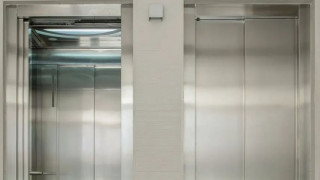 Συναγερμός σε Ζωγράφου και Καλλιθέα - Δύο τραυματίες απεγκλωβίστηκαν από ασανσέρ