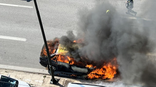 Πυρκαγιά σε αυτοκίνητο στην Ποσειδώνος - Διακοπή κυκλοφορίας