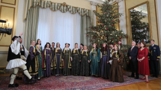 Έψαλλαν τα κάλαντα στον Πρόεδρο της Δημοκρατίας