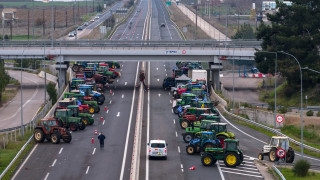 Στα μπλόκα οι αγρότες με ανοιχτούς δρόμους -Το Σάββατο οι αποφάσεις για το μέλλον των κινητοποιήσεων