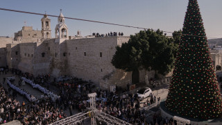 Χαρμολύπη στη Βηθλεέμ που γιορτάζει τα πρώτα Χριστούγεννα μετά από δύο χρόνια