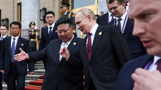 Βόρεια Κορέα: Ο Κιμ επισκέπτεται πυρηνικά υποβρύχια ενώ ο Πούτιν επαινεί τον «αήττητο» δεσμό τους