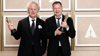 Βρετανία: Πρώτο σε πωλήσεις το νέο βιβλίο του Τσάρλι Μακέσι «Always Remember»