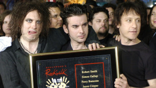 Πέθανε ο κιθαρίστας των Cure, Πέρι Μπαμόντε