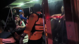 Ινδονησία: Αγνοείται τετραμελής οικογένεια από την Ισπανία μετά τη βύθιση τουριστικού πλοιαρίου