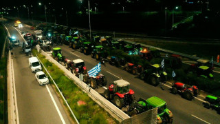 Πάτρα: Αγρότες και κτηνοτρόφοι απέκλεισαν εκ νέου τον κόμβο της Εγλυκάδας