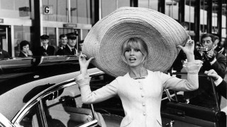 Ο πολιτικός κόσμος της Γαλλίας αποχαιρετά την Μπαρντό