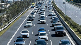 Τροχαίο και καθυστερήσεις στην Αττική Οδό: Κλειστή η αριστερή λωρίδα στον κόμβο Δημοκρατίας