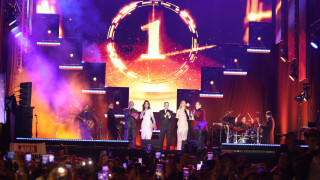 Με drone show και αθόρυβα πυροτεχνήματα η Αθήνα υποδέχθηκε το 2026 σε Σύνταγμα και Πεδίον του Άρεως