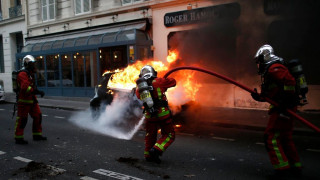 Γαλλία: Πάνω από 1.000 πυρπολήσεις οχημάτων και εκατοντάδες προσαγωγές τη νύχτα της Πρωτοχρονιάς