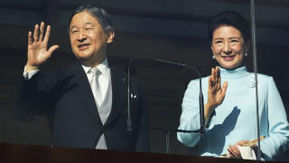 Ο βασιλιάς είναι γυμνός αλλά... αντίστροφα: Νεαρός γδύθηκε μπροστά στον Ιάπωνα αυτοκράτορα