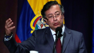 Στην αντεπίθεση ο πρόεδρος της Κολομβίας: «Θα πάρω τα όπλα» για την πατρίδα αν μας επιτεθούν οι ΗΠΑ