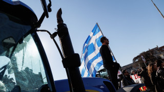 Μαστίγιο και καρότο στους αγρότες: Έρχονται πρόστιμα 350 ευρώ ανά τρακτέρ στα μπλόκα 