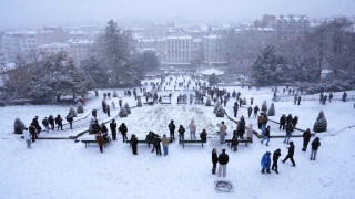 Σφοδρή χιονόπτωση σε Γαλλία, Ολλανδία και Βρετανία - Σοβαρά προβλήματα στις μεταφορές