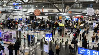 Τουρισμός: Χρονιά των ρεκόρ το 2025 για αεροδρόμια και κρουαζιέρα - Οι προβλέψεις για το 2026