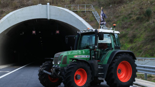 Αγρότες: Ελεύθερη διέλευση για τους στρατιωτικούς και τους συγγενείς θυμάτων των Τεμπών