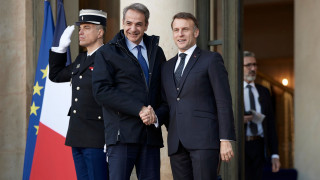 Μητσοτάκης από Παρίσι: Αναγκαία η συμμετοχή των ΗΠΑ στις εγγυήσεις ασφαλείας για Ουκρανία και ΕΕ