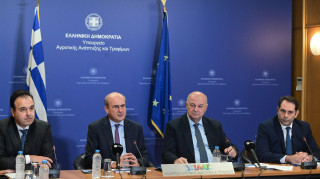 Ρεύμα στα 8,5 λεπτά για όσους δεν έχουν ληξιπρόθεσμα - Με QR η έκπτωση πετρελαίου στην αντλία