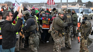 Συγκρούσεις στις διαδηλώσεις στη Μινεάπολη μετά τον θάνατο 37χρονης από πυρά πράκτορα της ICE